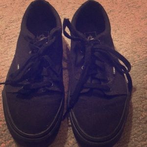 Men’s tennis shoes